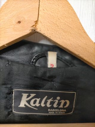 CAZADORA MOTERA ACTUAL NEGRA