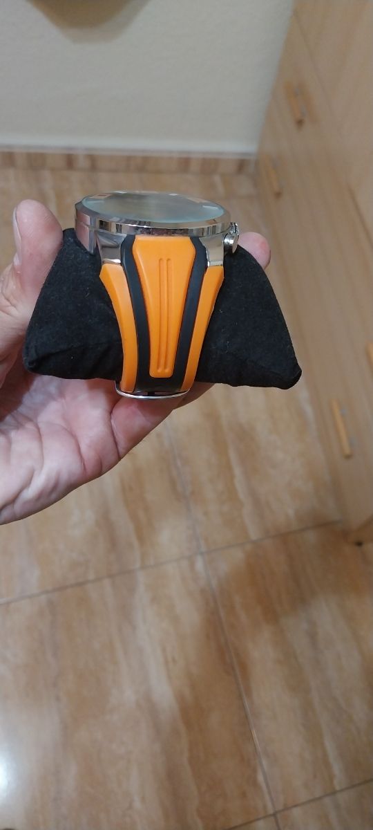 reloj muy chulo en buen estado