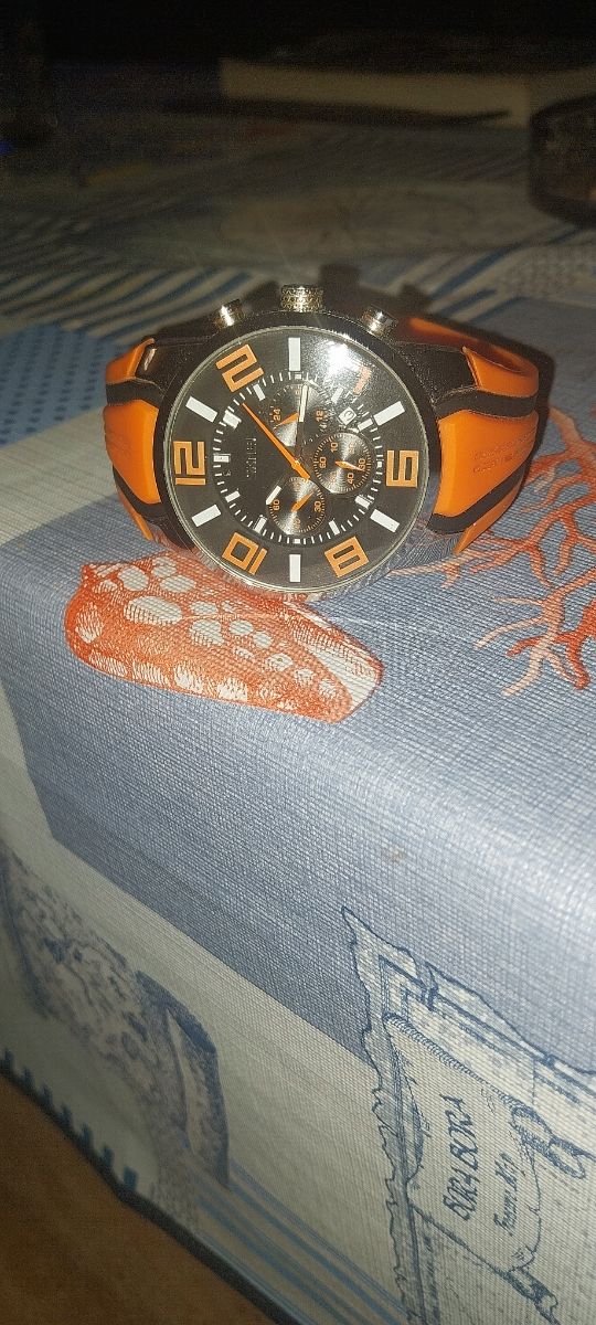 reloj muy chulo en buen estado