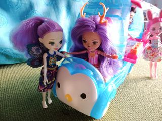 carrito helados + 5 muñecas enchantimal 30 €.