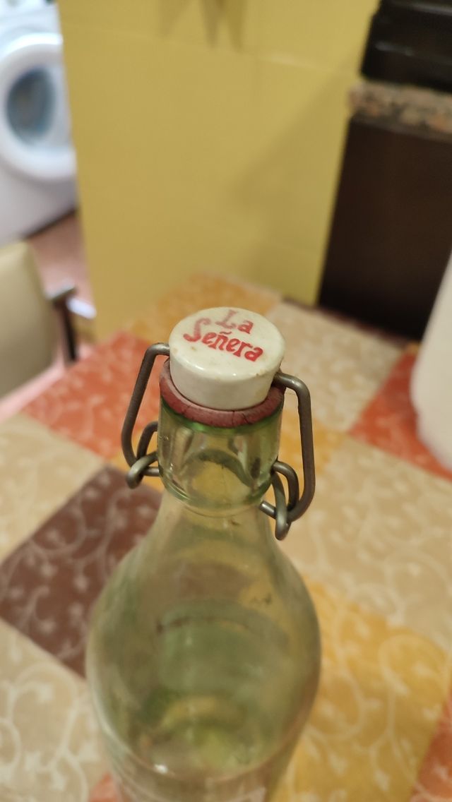 Botella gaseosa la señera