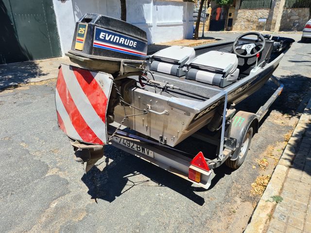 Barca de pesca bass boat