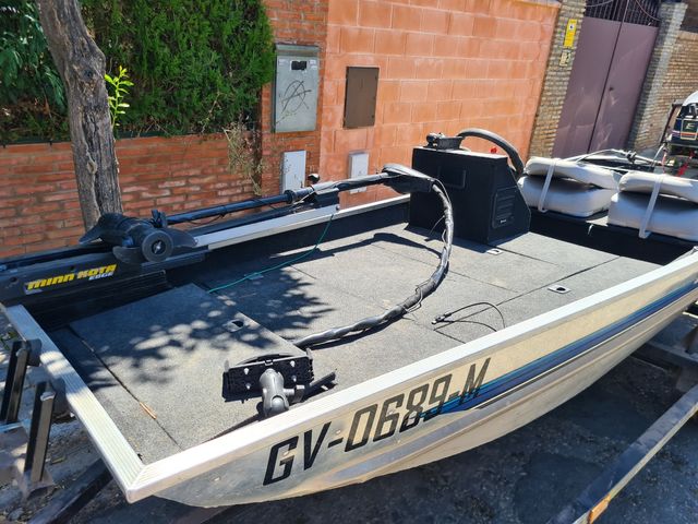 Barca de pesca bass boat