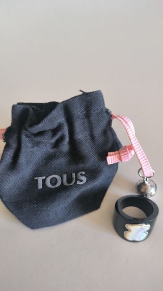 Anillo Tous esmaltado en negro y nacar