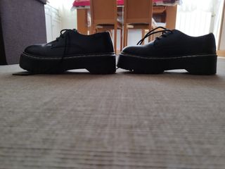 Zapatos negros con plataforma 