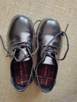 Zapatos negros con plataforma 