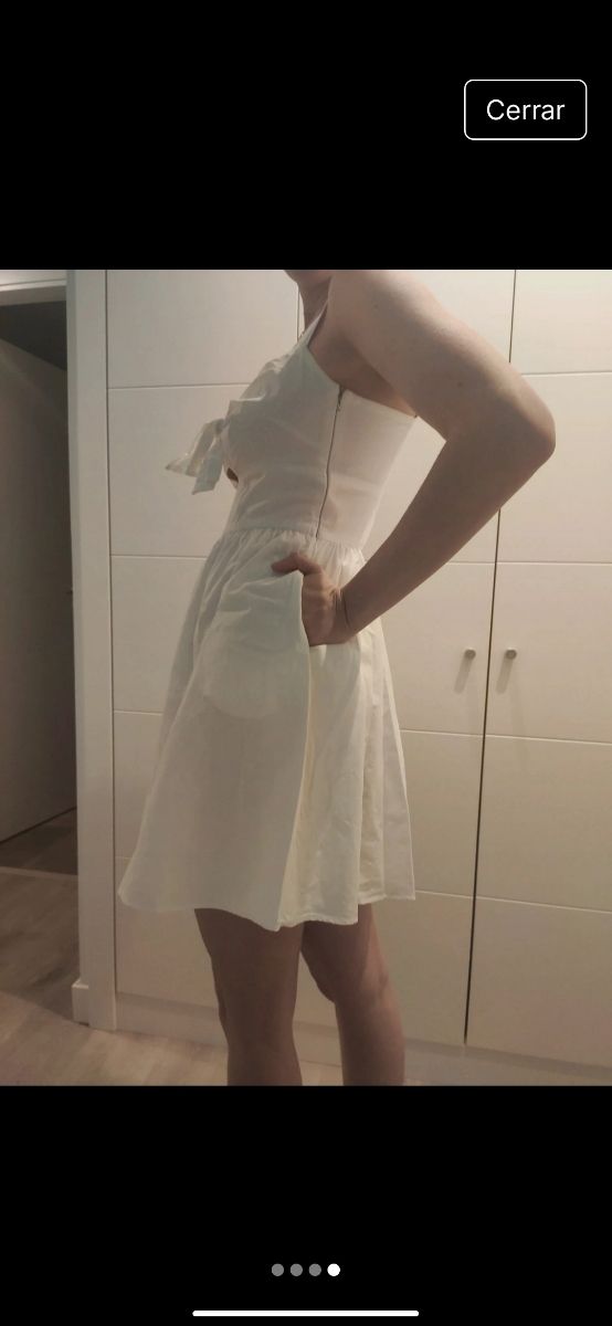 Vestido blanco de Zara, con blsillo laterales.