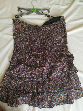 Vestido de flores y volantes de Sfera