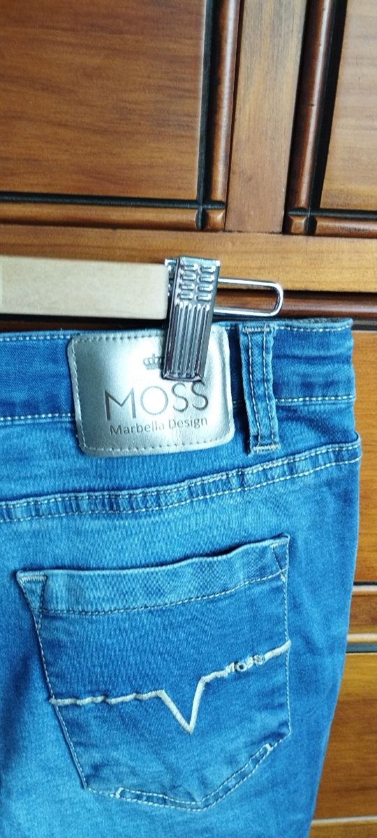 Pantalón vaquero pitillo. Talla 42.De Moss Marbell