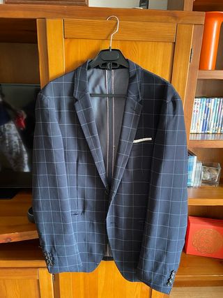 traje azul marino 