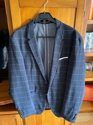 traje azul marino 