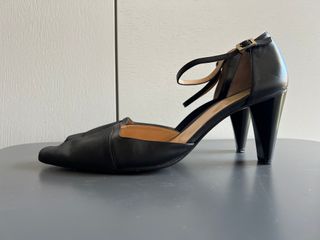 Zapato tacon negro Bally