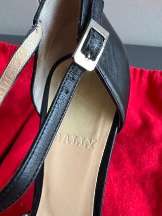 Zapato tacon negro Bally