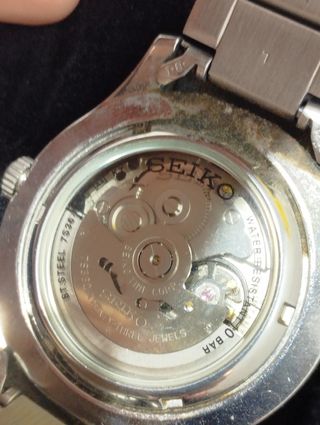 reloj seiko carga con el movimiento envíos toda es