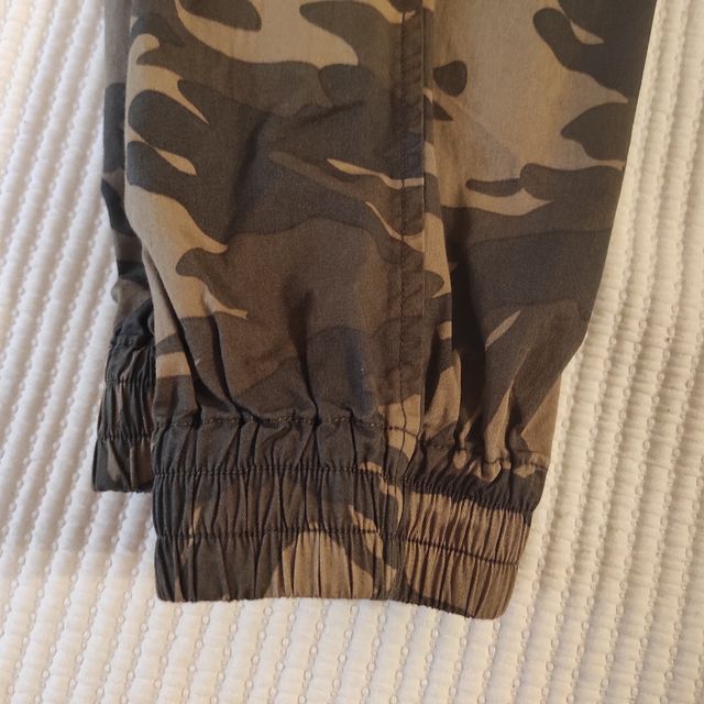Pantalón Cargo estampado militar Talla L