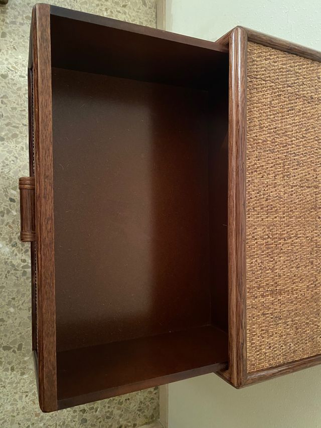 Cómoda de ratán. 5 cajones