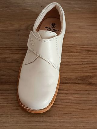 Zapatos beige de comunión para niño Pablosky