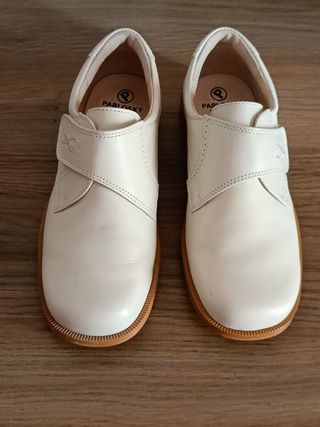 Zapatos beige de comunión para niño Pablosky