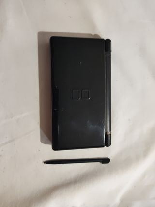 Nintendo DSi Lite (2006) con doble ranura.
