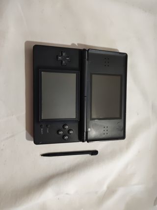 Nintendo DSi Lite (2006) con doble ranura.