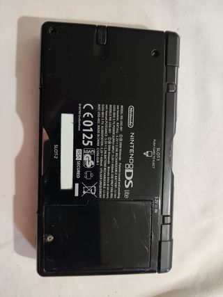 Nintendo DSi Lite (2006) con doble ranura.