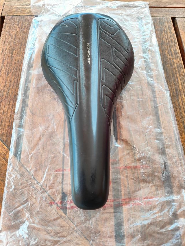 Sillín specialized henge comp