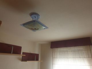 Habitación infantil con 2 camas + estanterías
