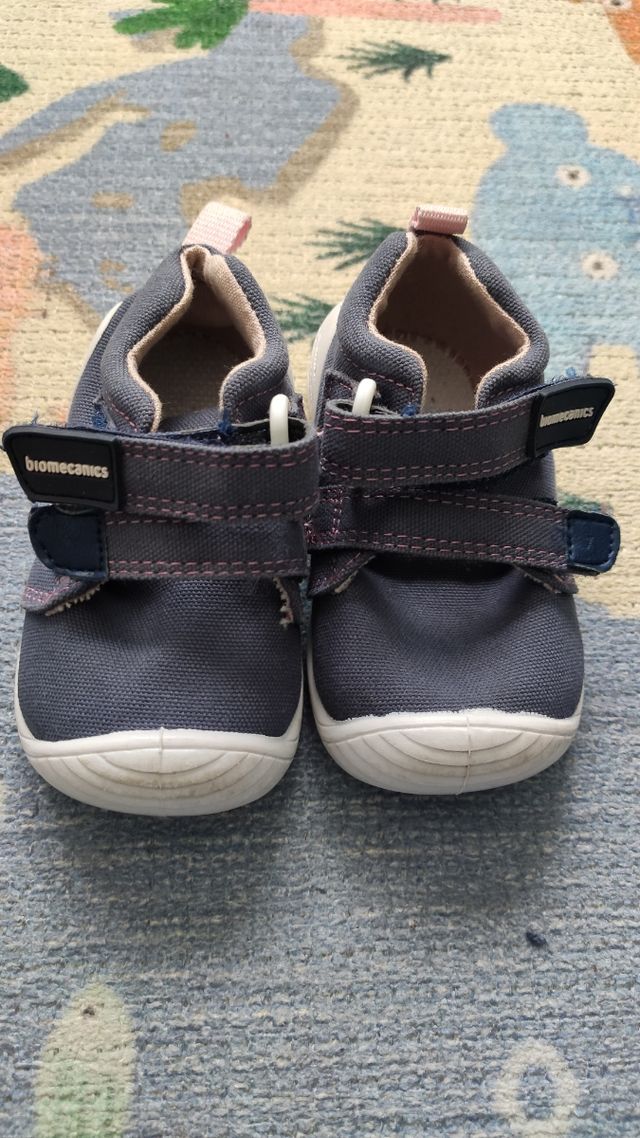 Zapatillas biomecanics 18