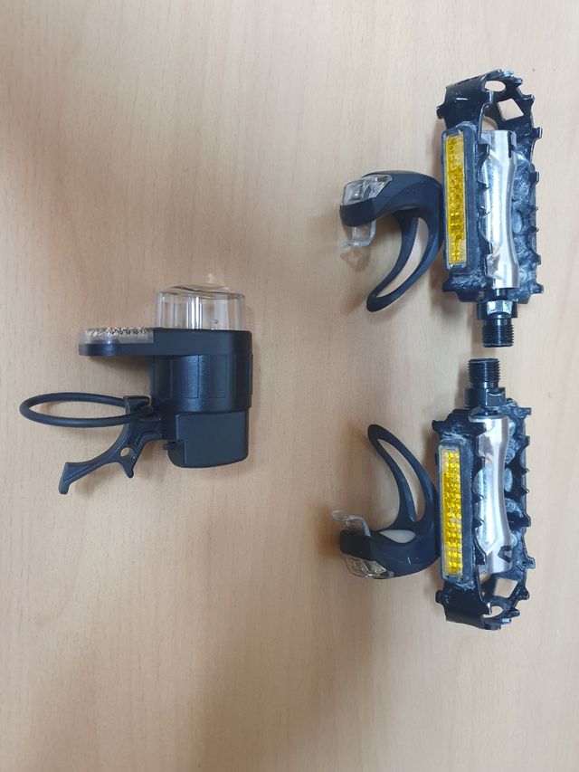 pedales bicicleta más luces delanteras