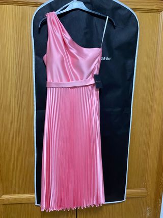 Vestido rosa , de boutique silvia Navarro 2023