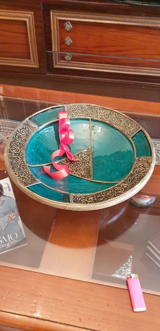 CENTRO  DE MESA  BRONCE LATON  ESMALTE.