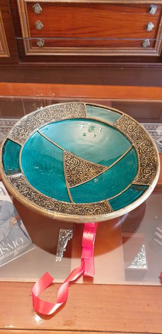 CENTRO  DE MESA  BRONCE LATON  ESMALTE.