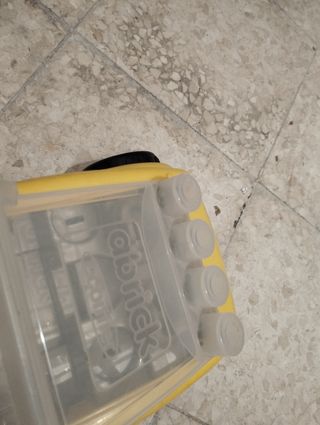 Coche grande amarillo