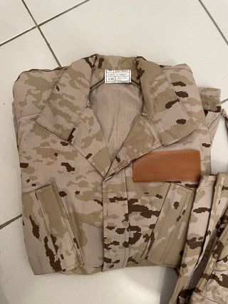 Uniforme militar talla 2M