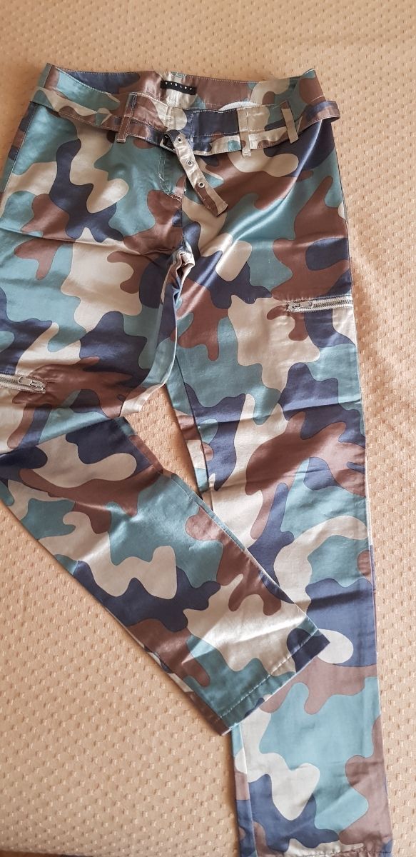 Pantalón Sisley satinado.