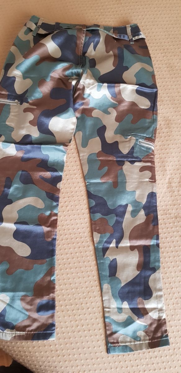 Pantalón Sisley satinado.