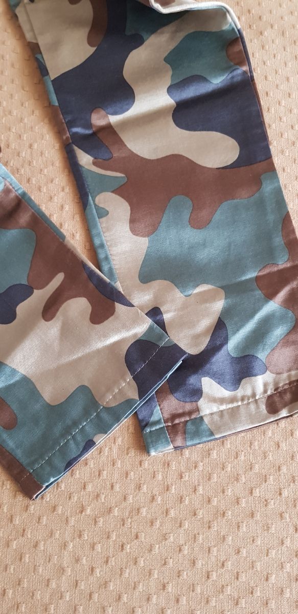 Pantalón Sisley satinado.