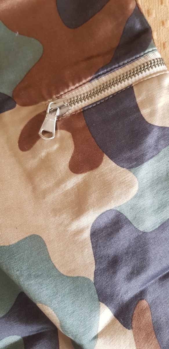 Pantalón Sisley satinado.