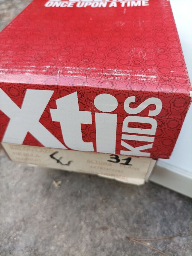 Bailarina niña de rejilla