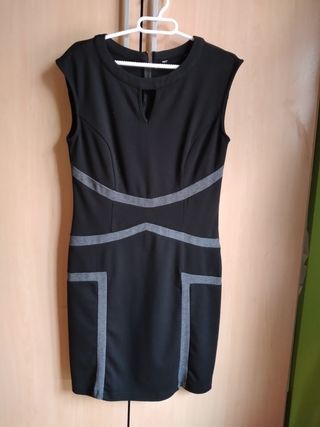 Vestido negro entallado