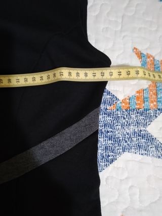 Vestido negro entallado