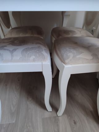 6 sillas isabelinas lacadas en blanco.