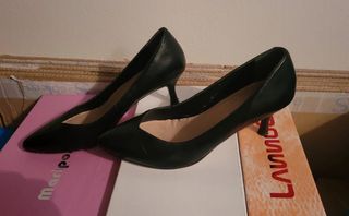 Zapato negro de salón