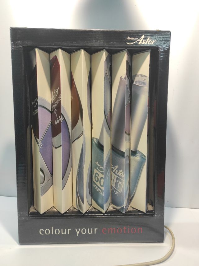 Cartel Giratorio Margaret Astor