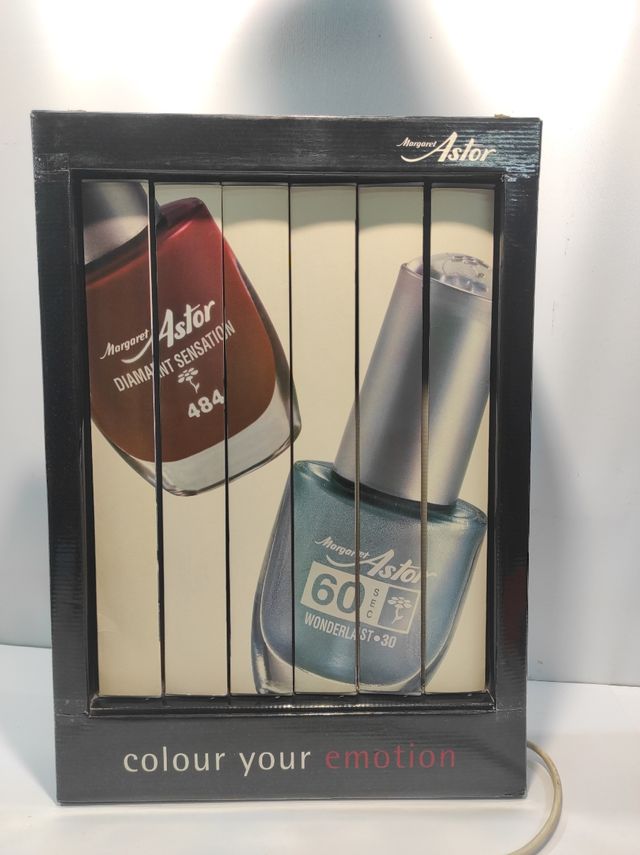 Cartel Giratorio Margaret Astor