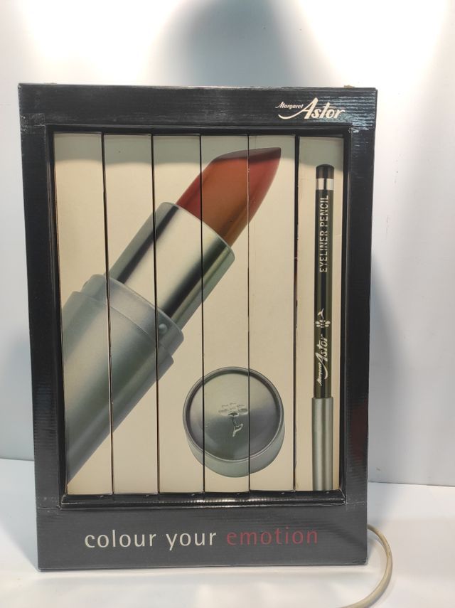 Cartel Giratorio Margaret Astor