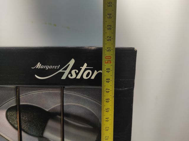 Cartel Giratorio Margaret Astor