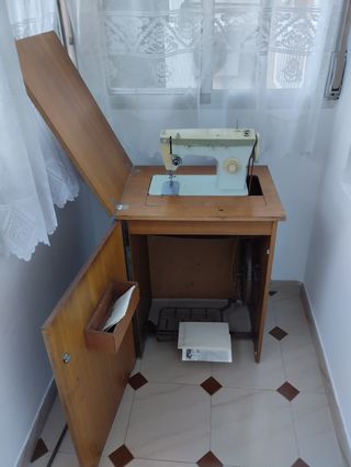 Maquina de coser singer