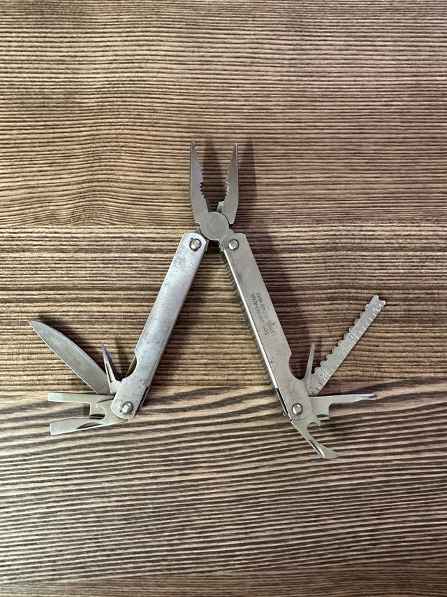 Pinza universale multiuso coltellino svizzero