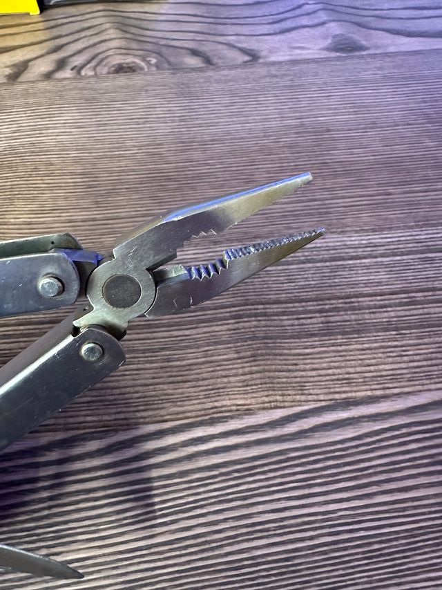 Pinza universale multiuso coltellino svizzero